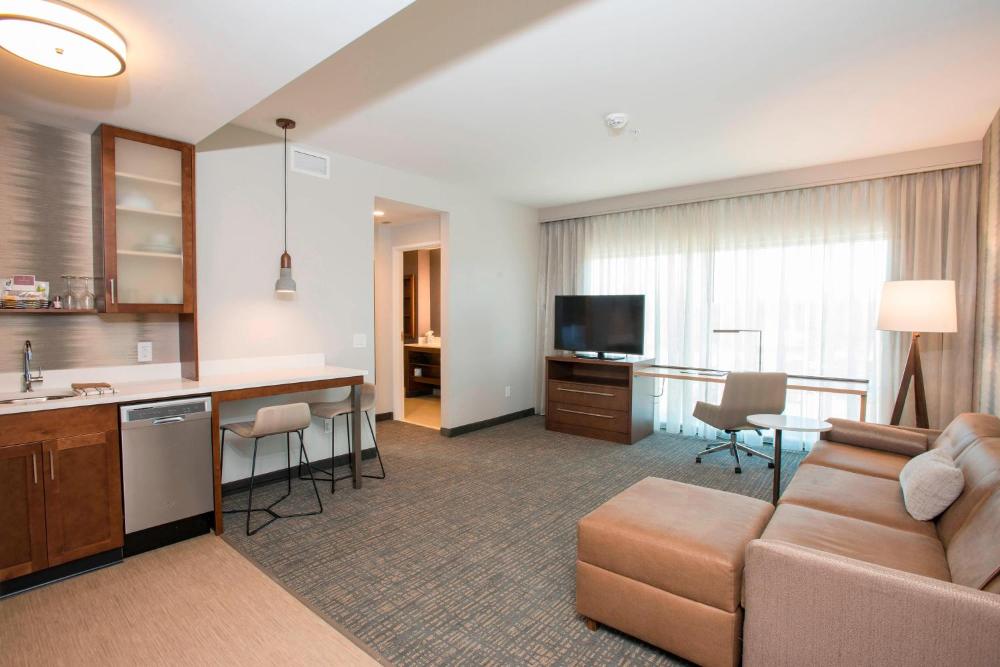 Deluxe King Suite interior